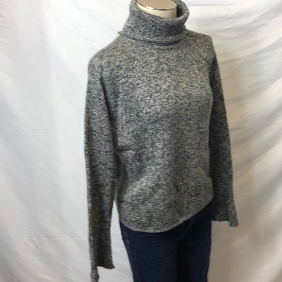 Charcoal & white bell sleeve turtleneck sweater - Picture 2 of 5